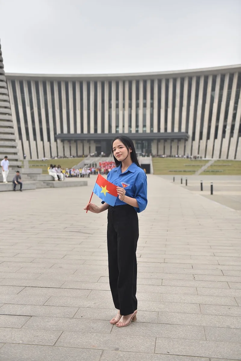 内容说明页编辑规则视觉，示意频道划分与专题编选